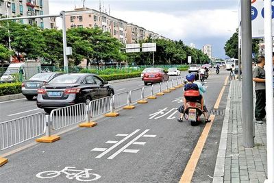 機(jī)動(dòng)車(chē)違規(guī)駛?cè)敕菣C(jī)動(dòng)車(chē)道的處罰規(guī)定